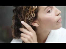 Cargar y reproducir el video en el visor de la galería, Gold Lust Pre-Shampoo Intensive Treatment